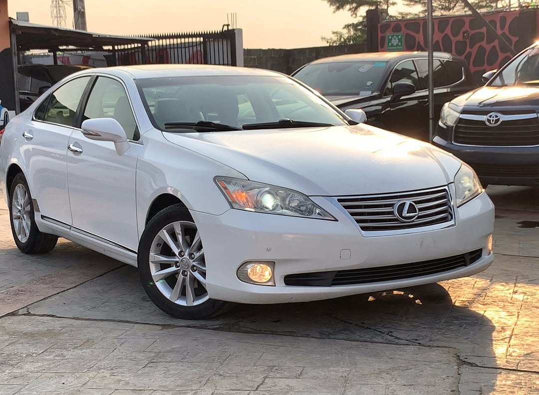 Luxury & Power: 2012 Lexus ES 350 V6