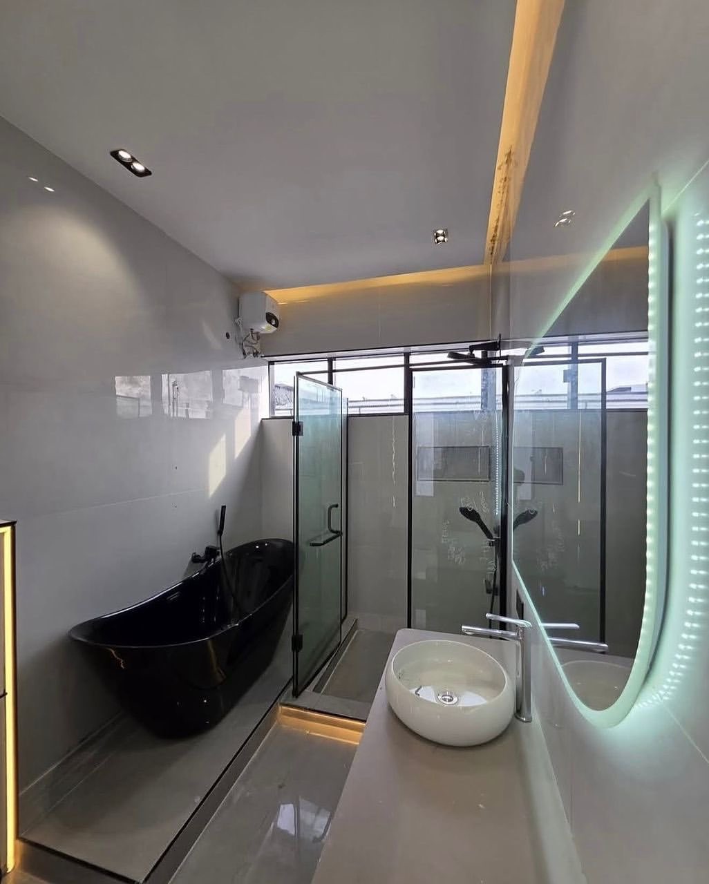 Sleek 5-Bed Dulex with Pool in Prime Lekki