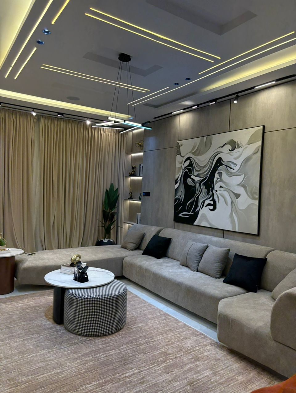 Luxury 2-Bed Shortlet with Pool & Gym in Ikate