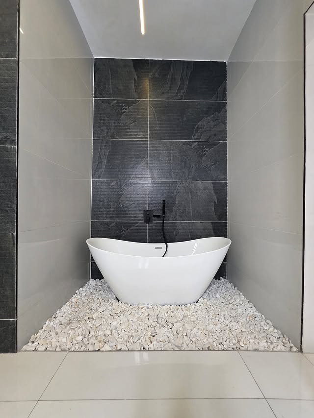 Lagos Luxury: 5-Bed Smart Duplex with Pool & Gym