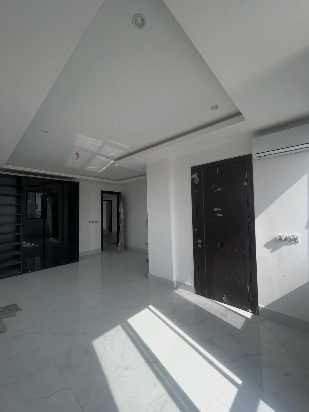 Ikoyi Oasis: 5BR Maisonette & Poolside Terrace