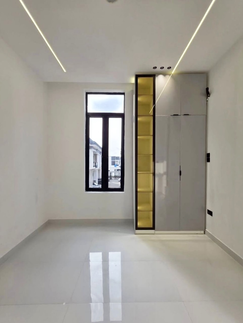 Opulent 5-Bedroom Haven with Pool in Prime Lekki