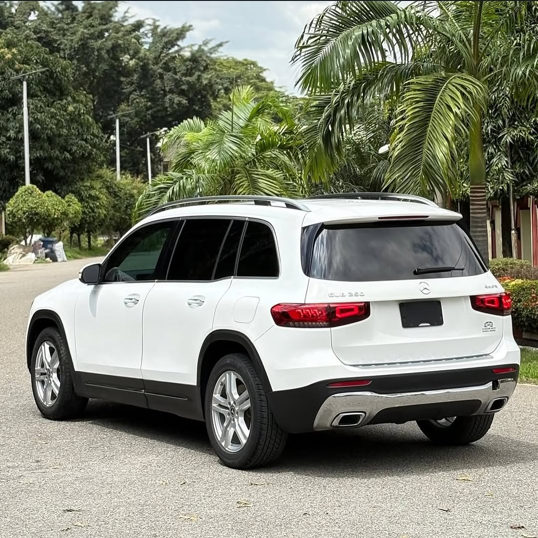 Luxury GLB SUV: Full Option & Panoramic Roof