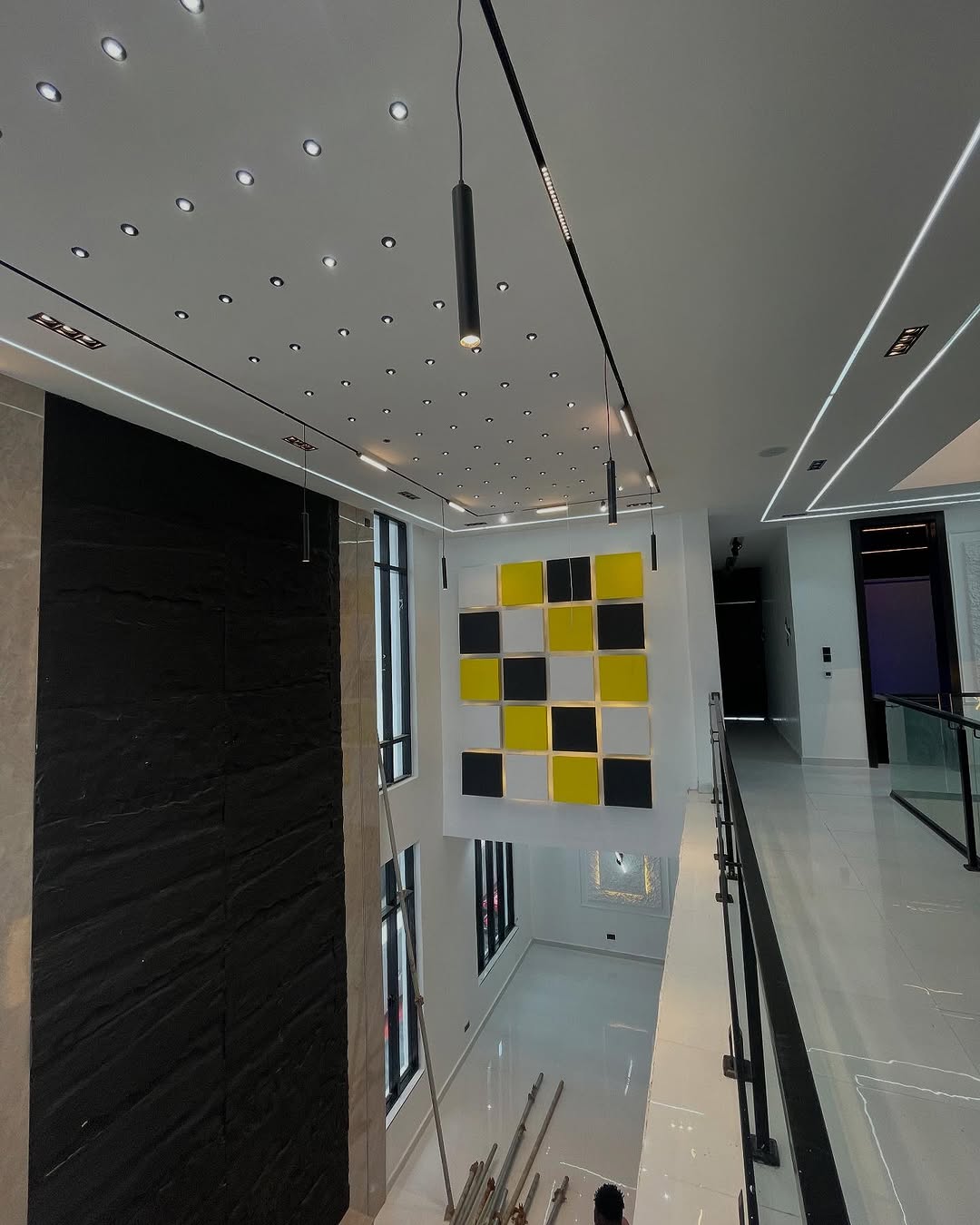 Serene Chevron Estate Gem: 6BR Duplex with Cinema & Pool