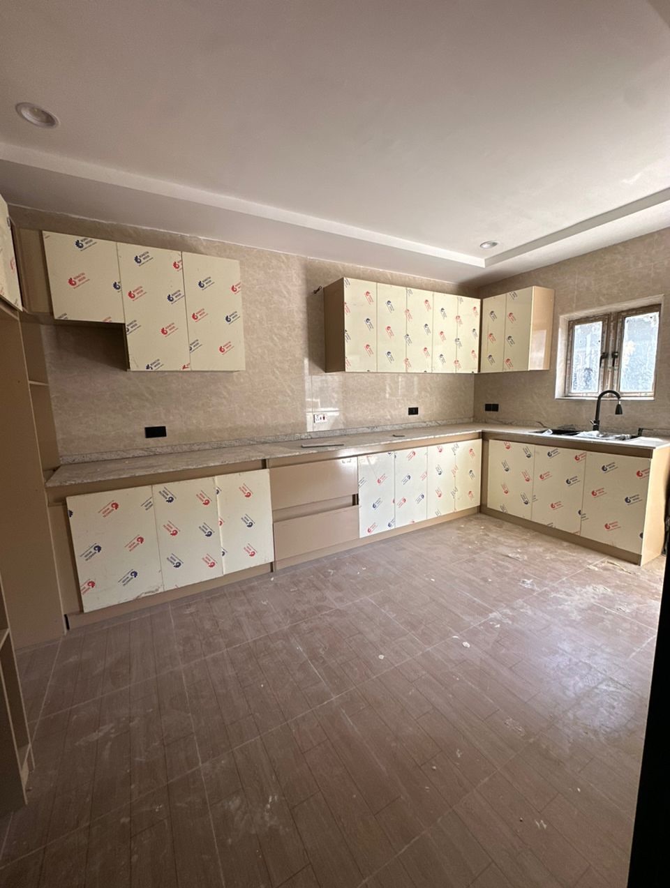 Spacious 3-Bed Terrace Duplex in Serene Idu