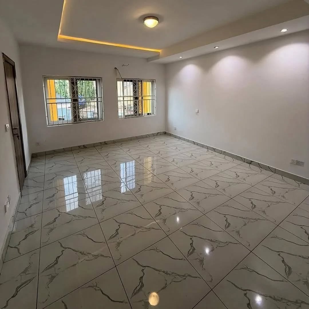Corner Townhouse: 4-Bed Ensuite Haven in Durumi