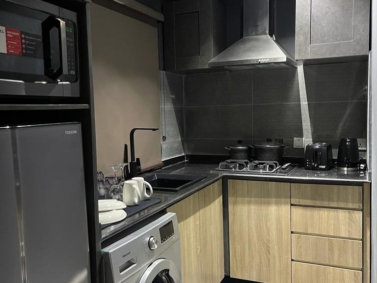 Bayview Elegance: Pool, Gym & Lagos Luxury