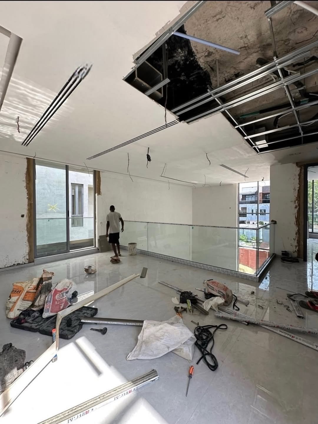 Lagos Luxury: 5-Bedroom Estate with Private Cinema & Pool