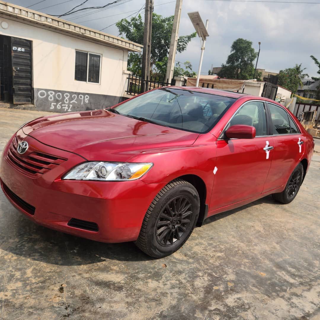 2009 Toyota Camry: Flawless & Fuel-Efficient