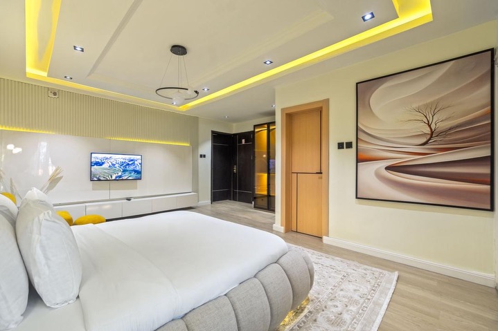 Luxury 1-Bed Loft with Pool & PS5 in Lekki