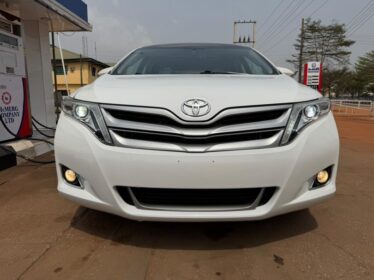 Luxury Meets Value: 2014 Toyota Venza XLE