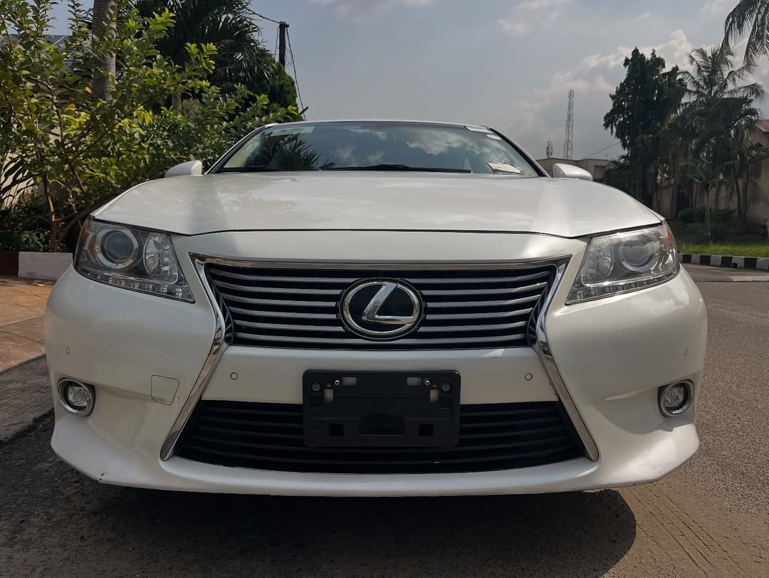 2014 Lexus ES350: Luxury & Power, Ready to Zoom