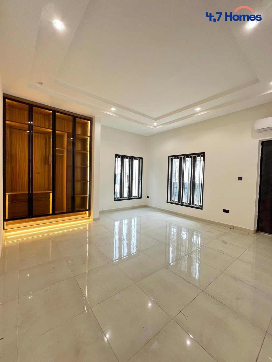 Lekki Phase 1: Your Private 5-Bedroom Sanctuary