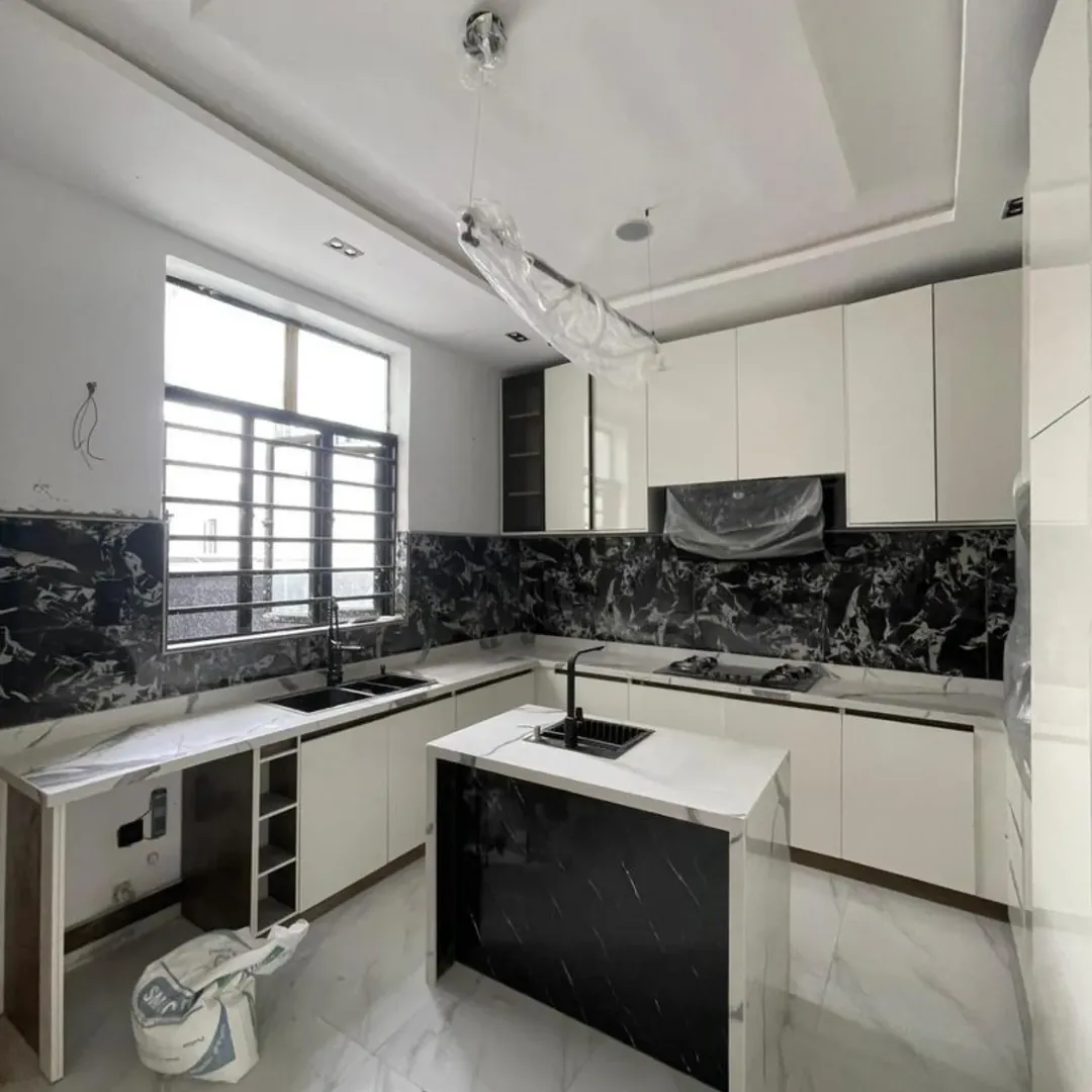 Lagos Luxury: 5-Bed Masterpiece with BQ in Chevron
