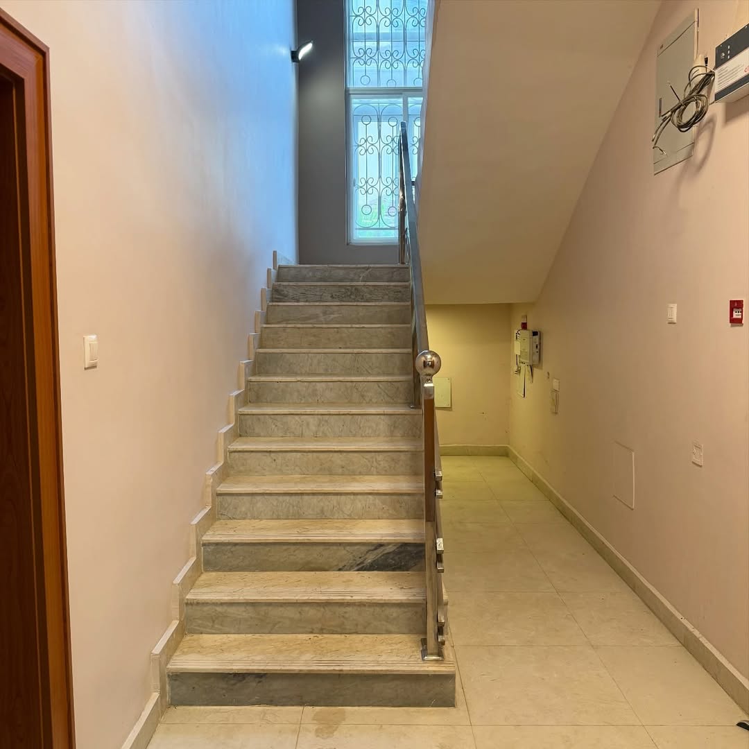 Majestic 5-Bed Villa with Penthouse in Maitama