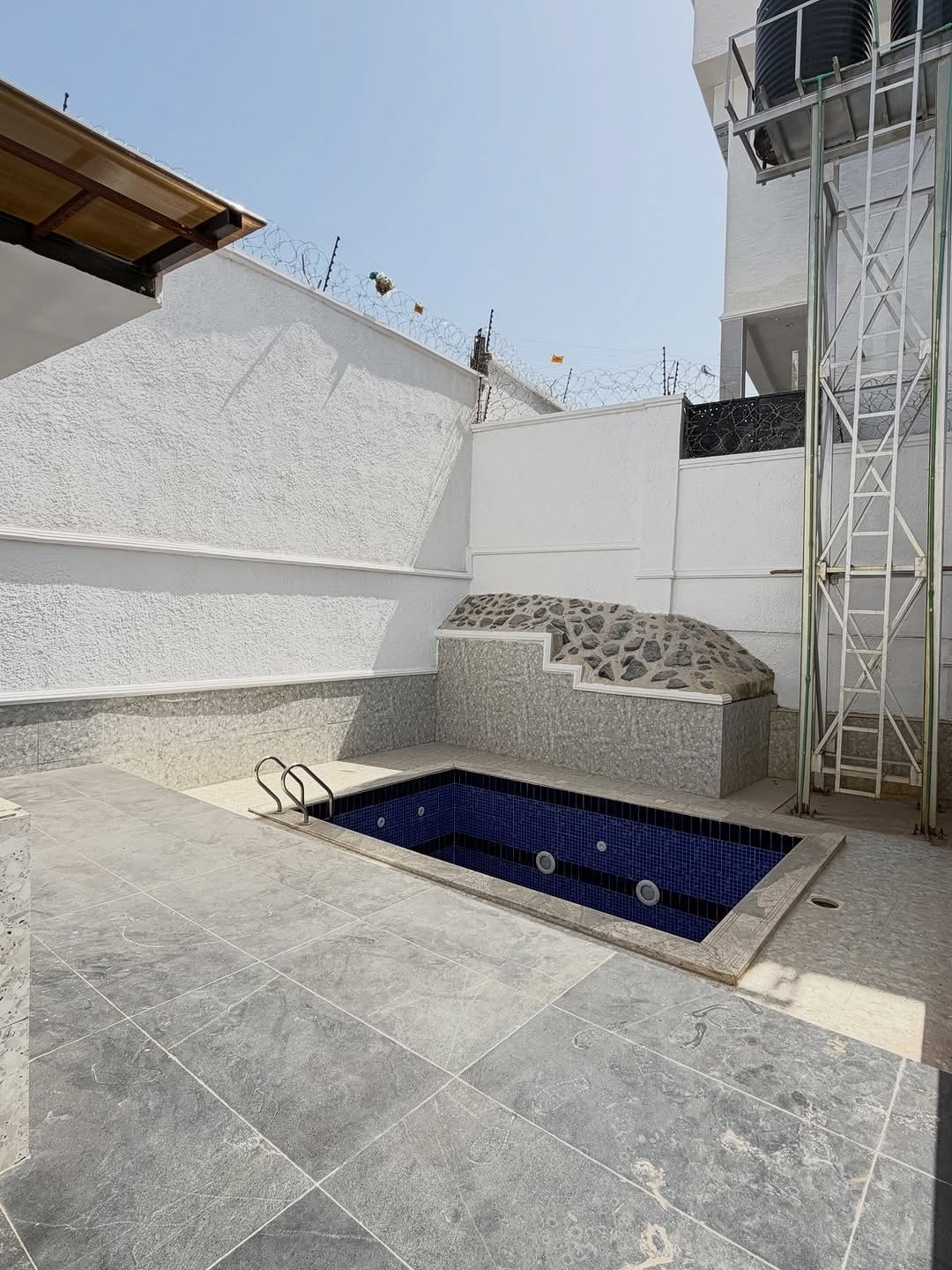 Serene Apo 5-Bed Duplex with Pool & BQ