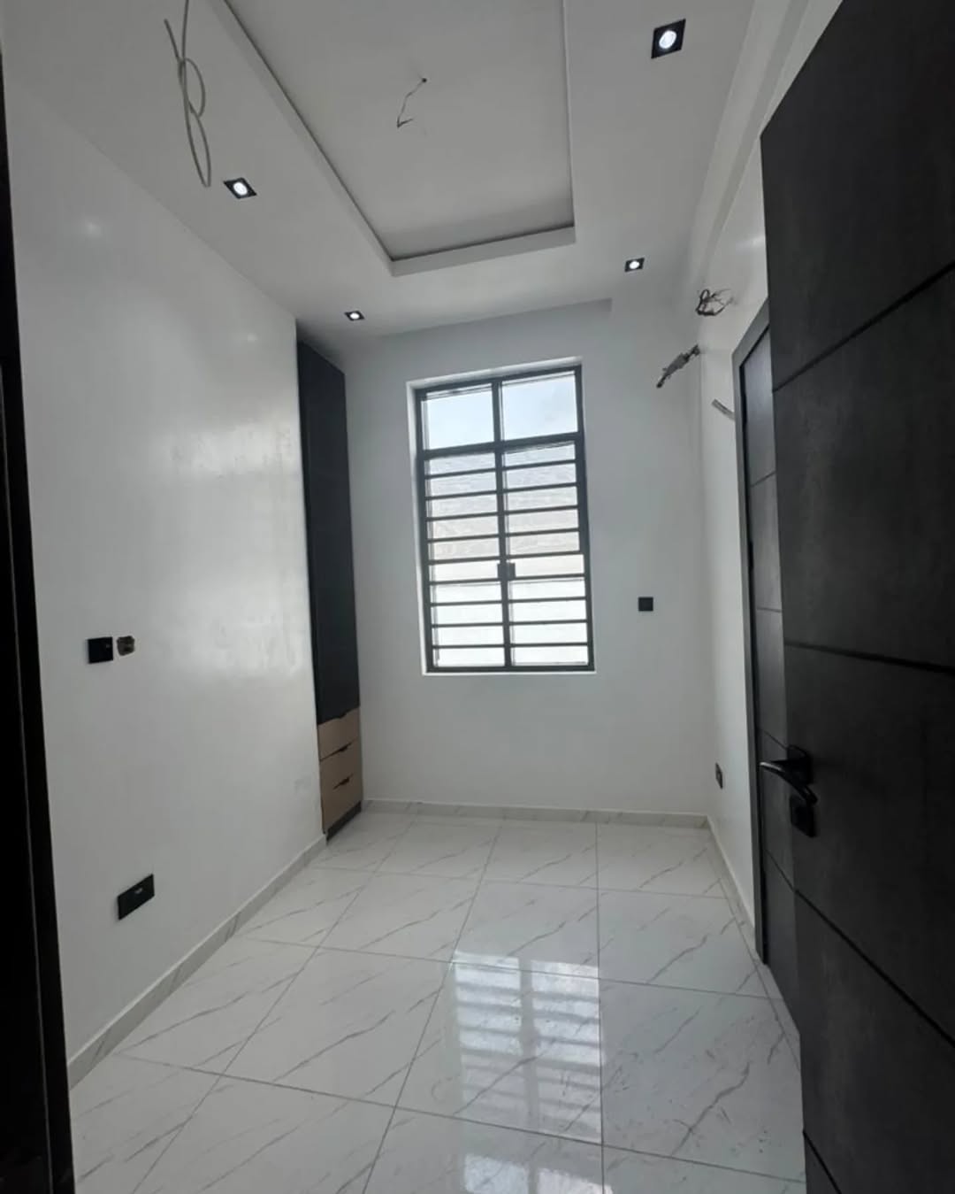 Stunning 5-Bed Duplex with Cinema & Pool in Ajah