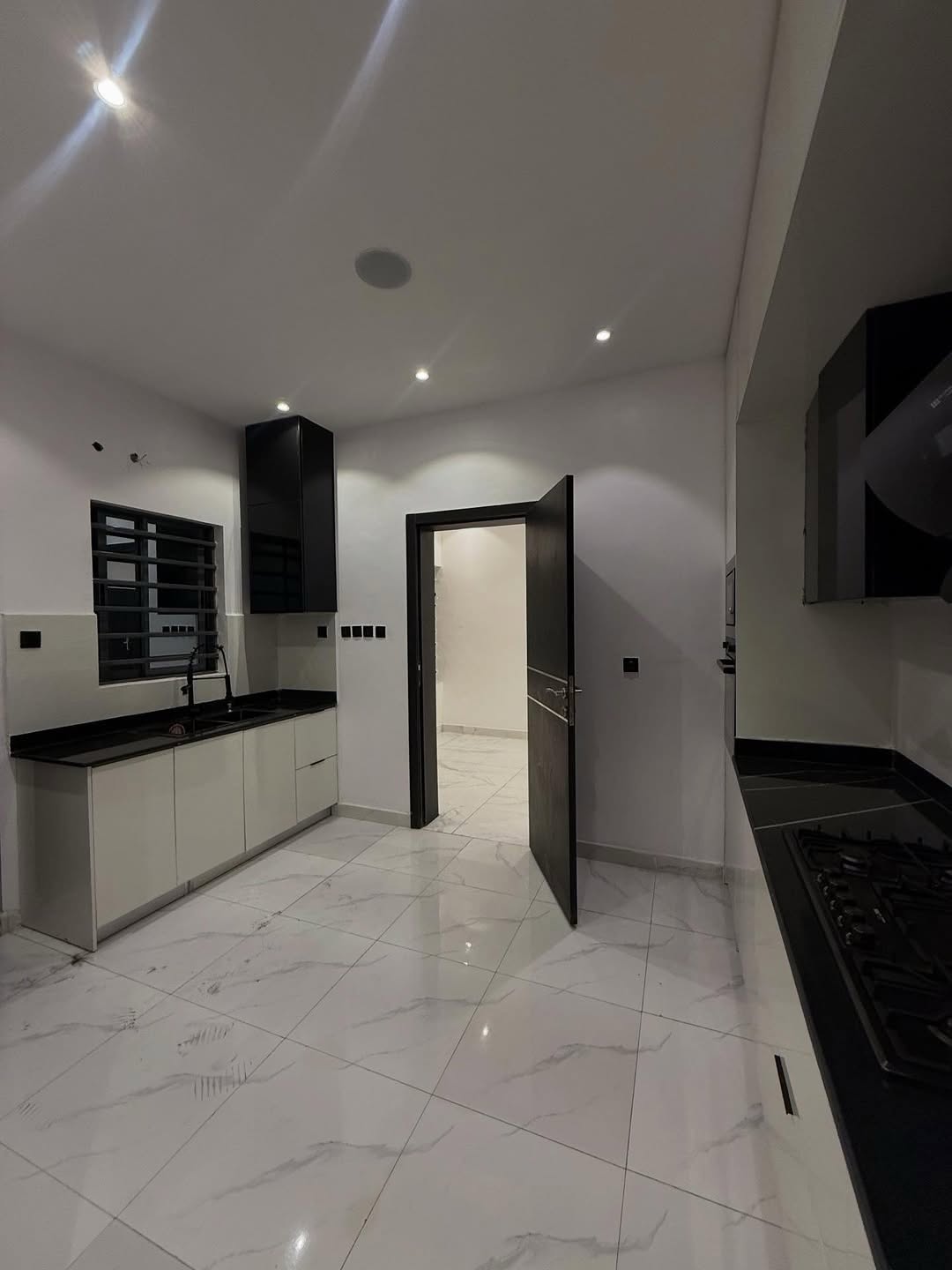 Lekki Phase 1 Gem: Spacious 2 & 3 Bed En-Suite Apartments