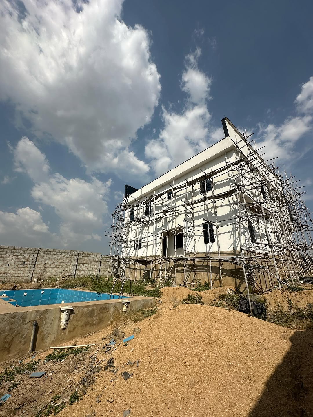 Sleek 3-Bedroom Duplex with Pool in Serene Lugbe