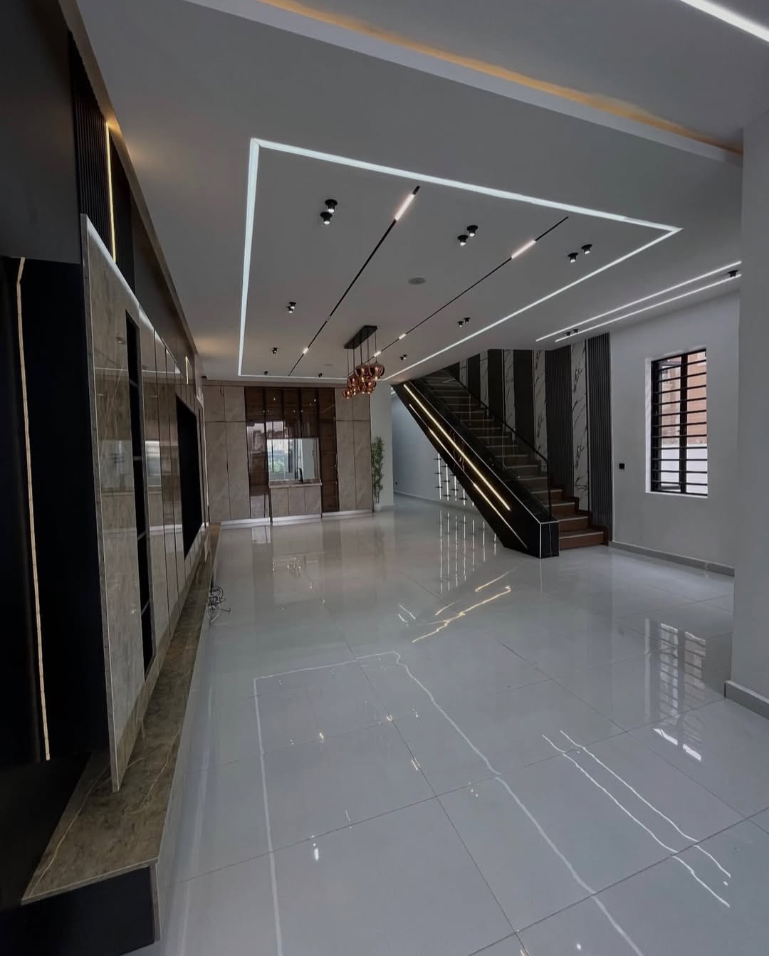 Lagos Luxury: 5-Bed Duplex with Pool & Gym in Ikota