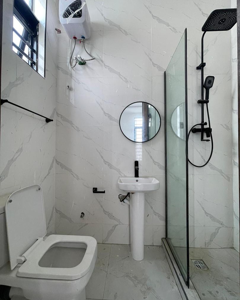 Stunning 5-Bedroom Duplex in Prime Lekki