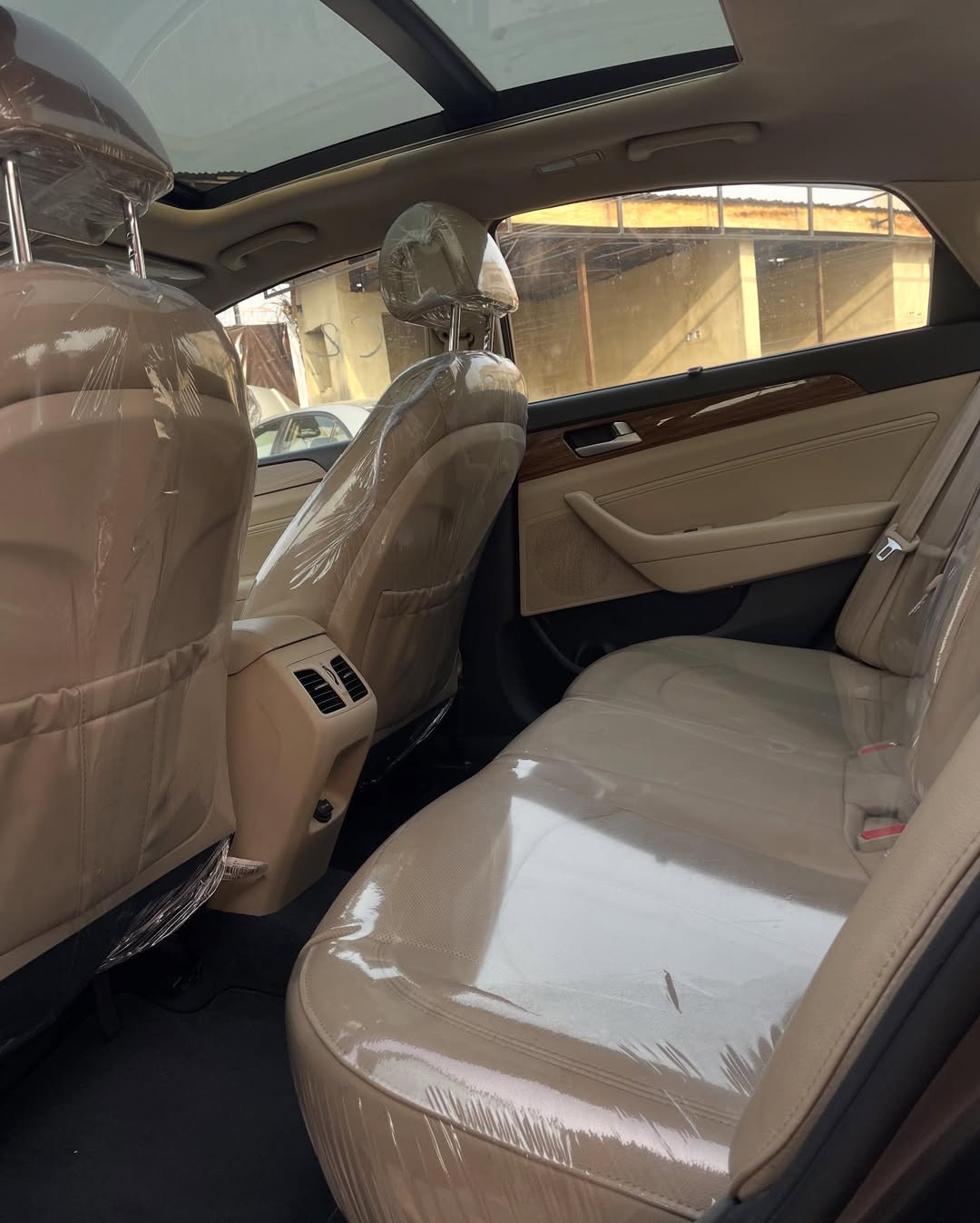 Luxury Sonata: Panoramic Sunroof & Premium Tech