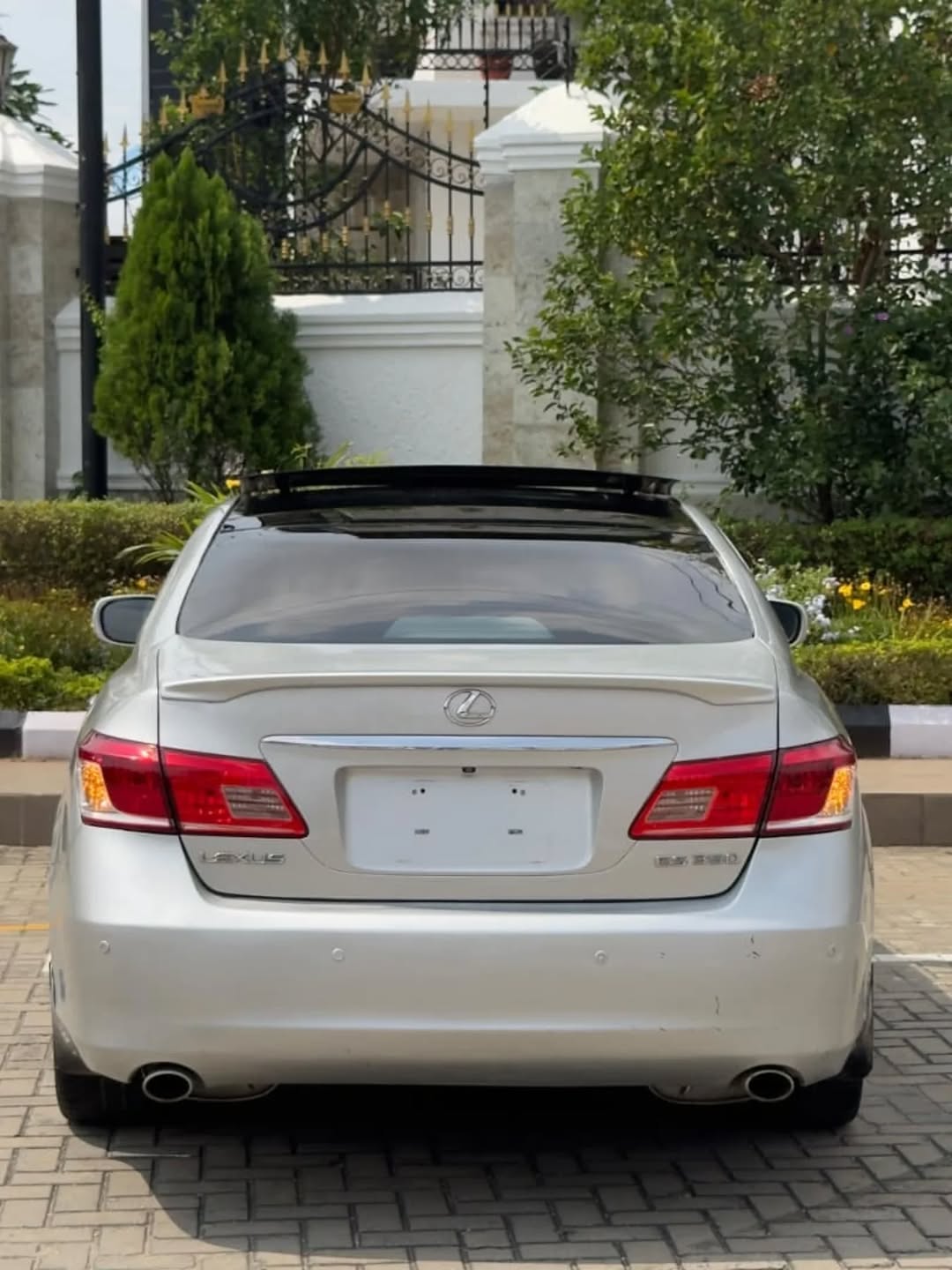 Flawless 2022 Lexus ES350: Panoramic Luxury for 12.5M