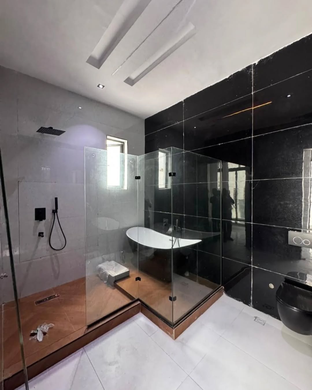 Luxury 4-Bed Duplex with Pool & Gym in Ajah