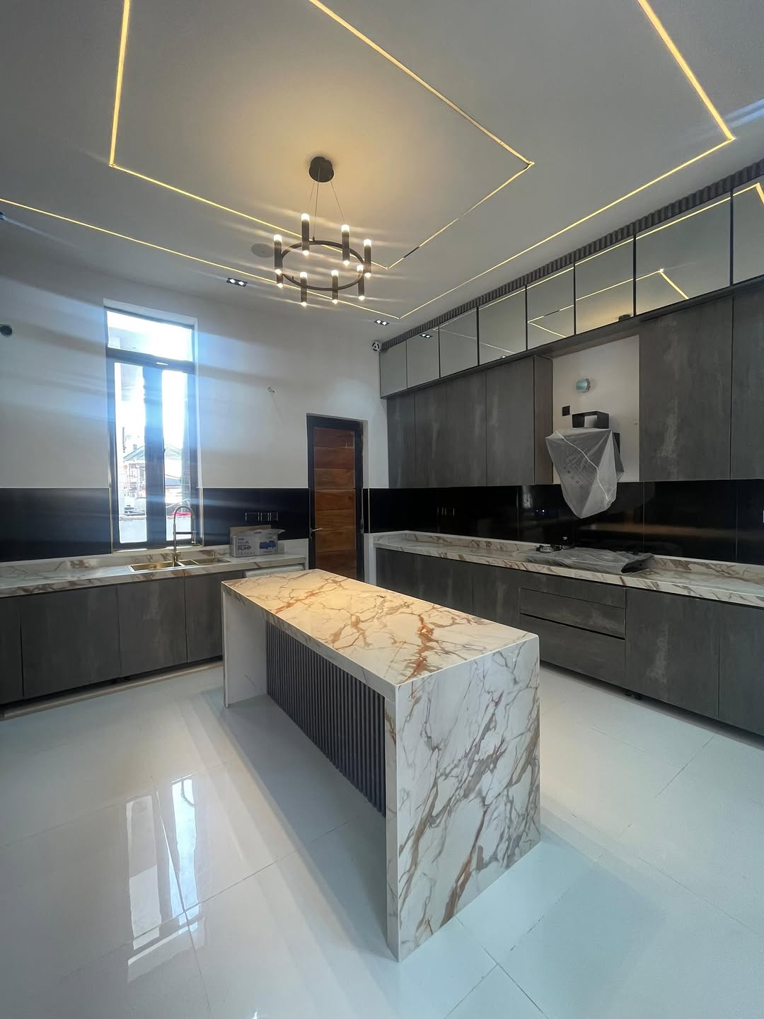 Lavish 5-Bedroom Haven with Private Pool in Lekki