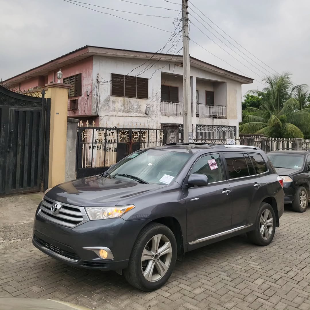2012 Toyota Highlander V6: Luxury 7-Seater SUV, Nationwide Delivery