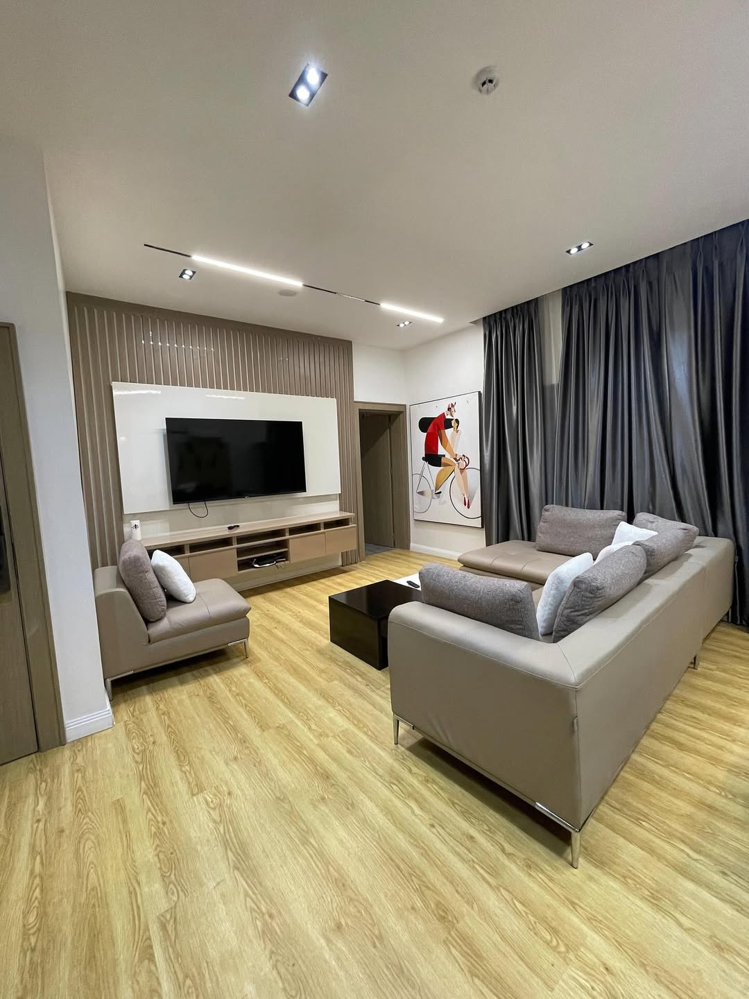 Live Your Abuja Dream: Automated 2-Bed with Pool & Gym