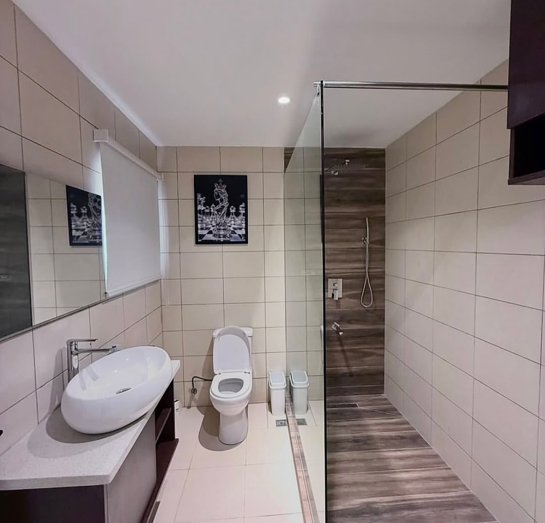 Smart Luxury: Mabushi 2BR with Pool & 24/7 Comfort