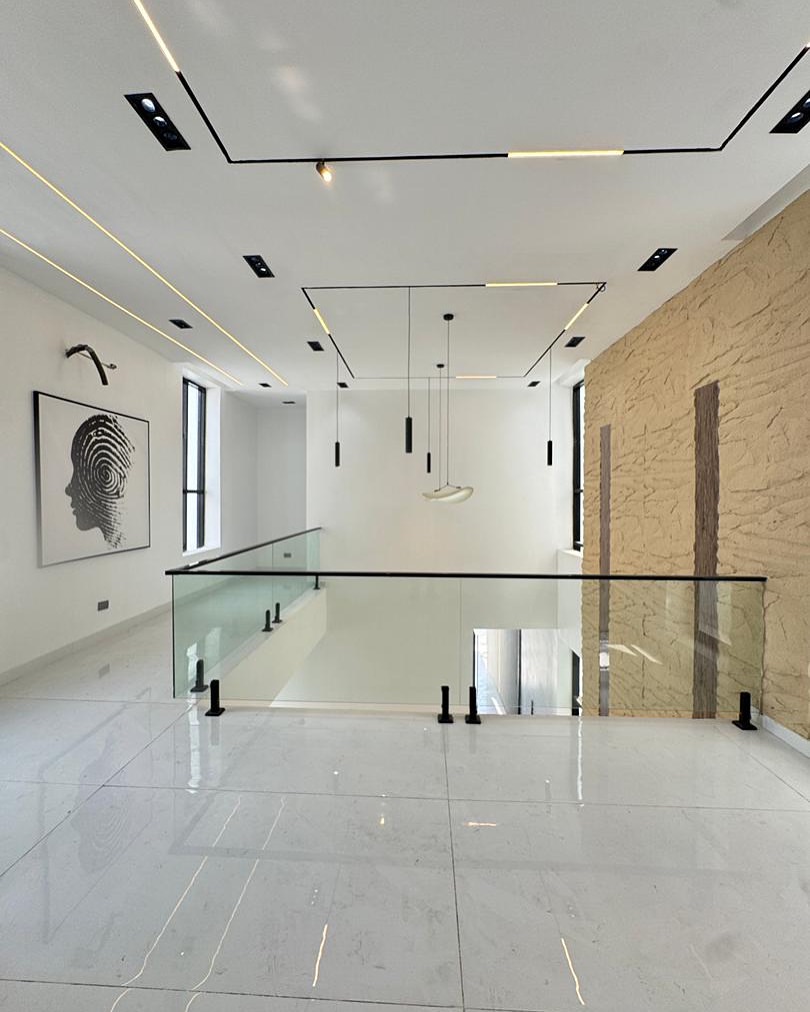 Cinematic Luxury: 5-Bed Duplex with Pool in Osapa London