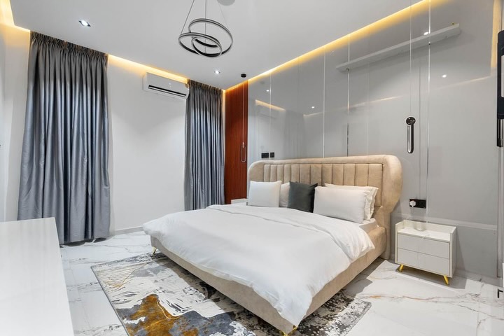 Lagos Luxury Living: Pool, Gym & Smart 2-Bedroom Haven