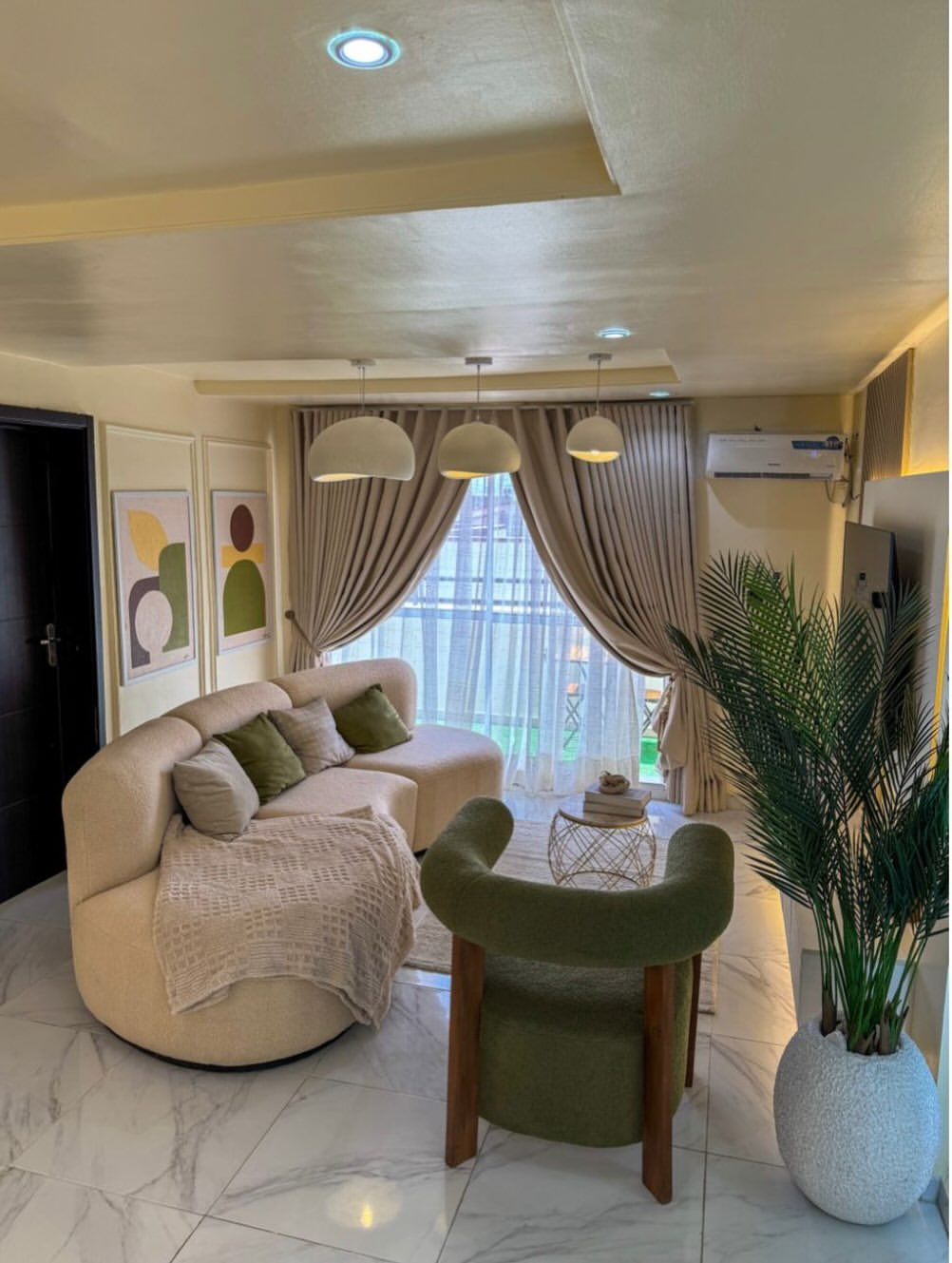 Lekki Penthouse: 2 Balconies, Chef & Smart Luxury