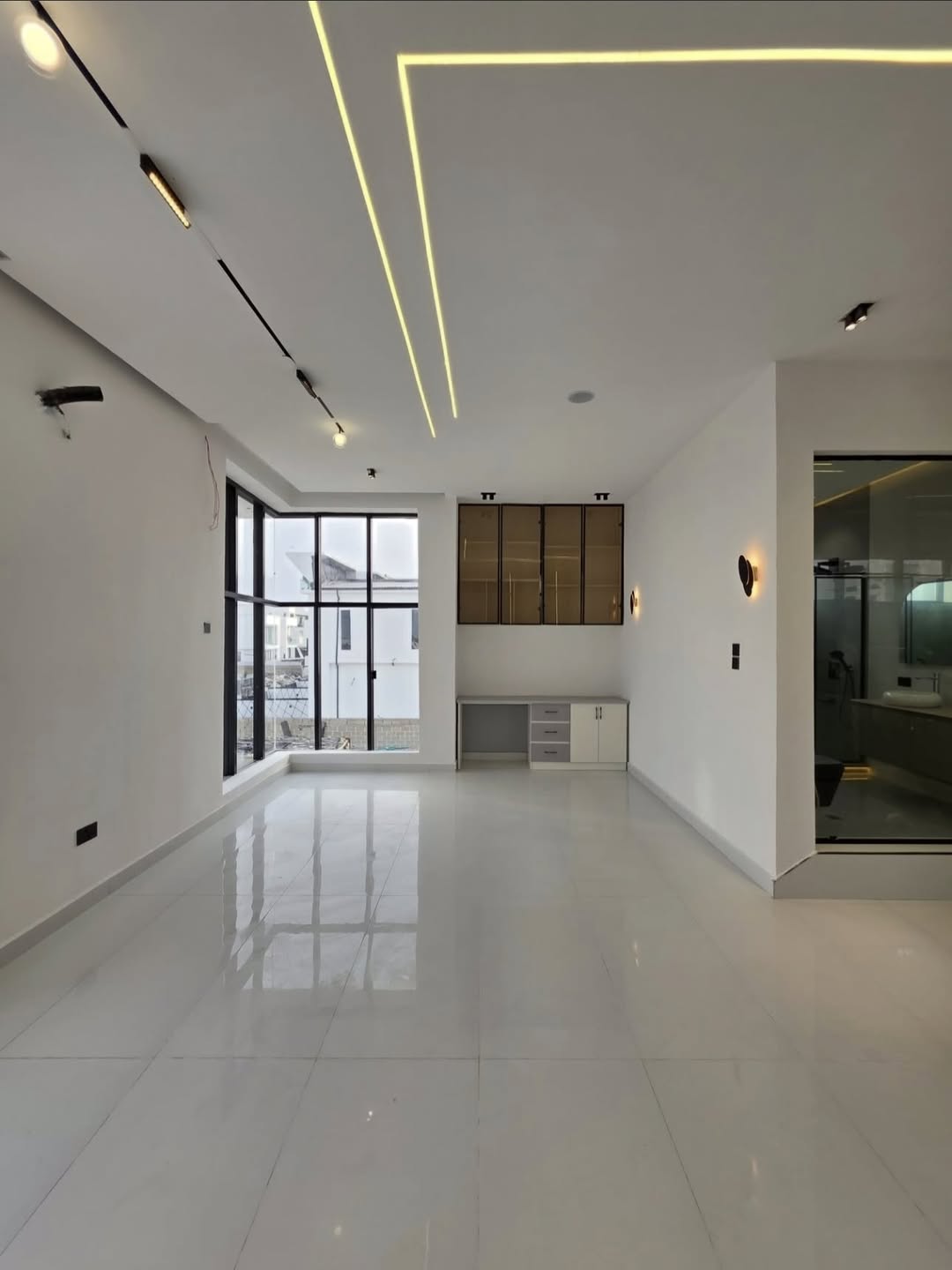 Lagos Luxury: 5-Bedroom Poolside Estate with BQ