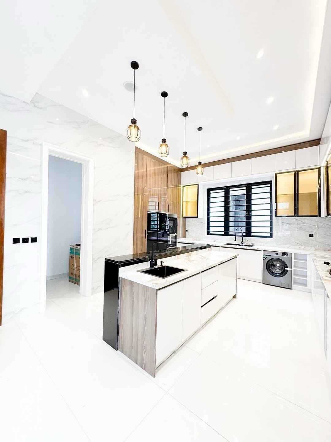 Lekki’s Ultimate 5-Bedroom Haven with Pool & Rooftop Terrace