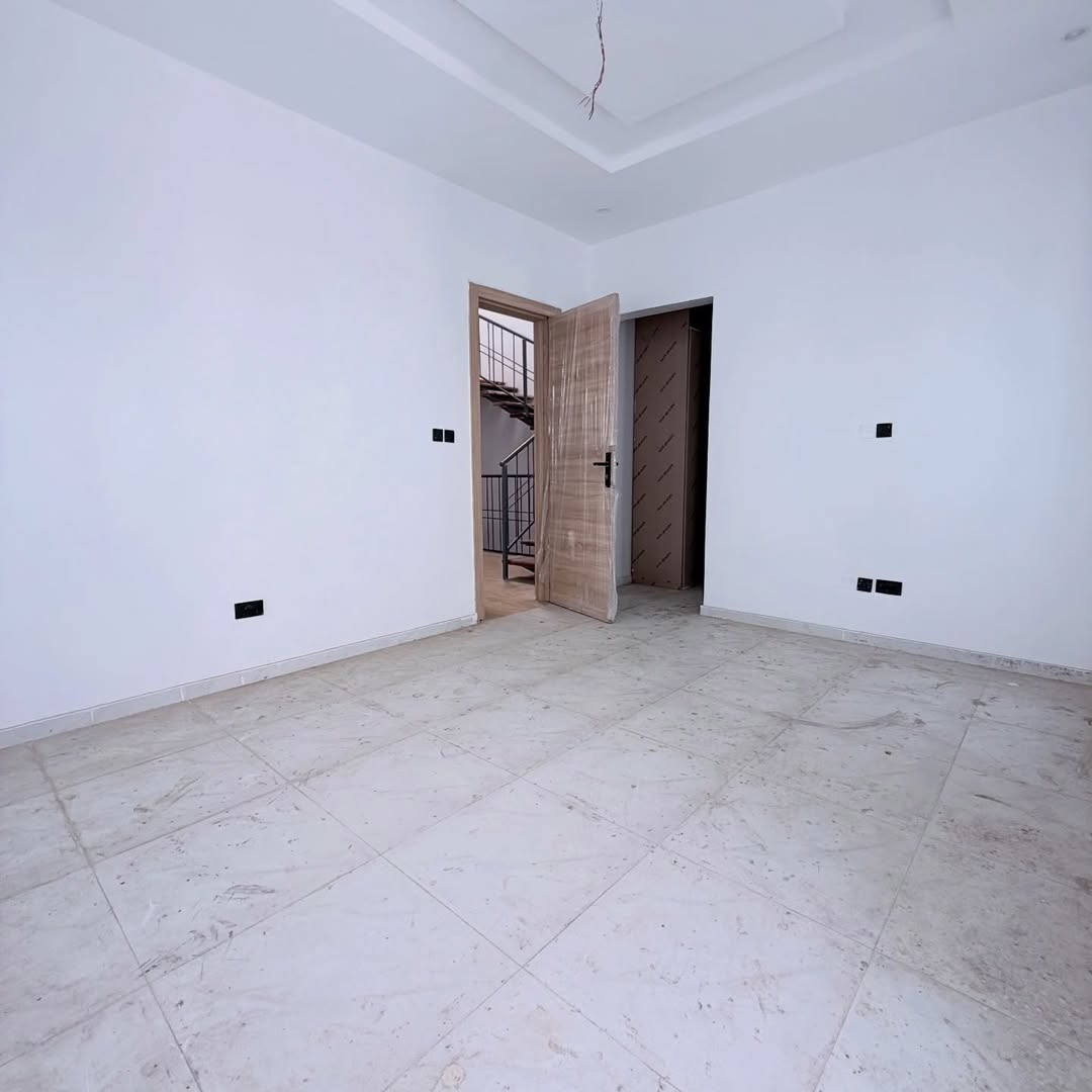 Spacious 4-Bedroom Duplex with Rooftop Oasis in Prime Ikate