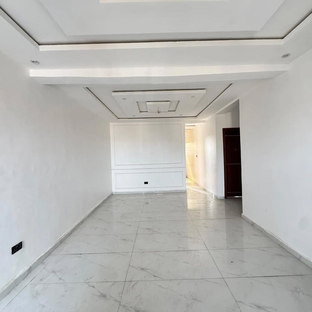 Spacious 2-Bed Ensuite Gem Before Chevron