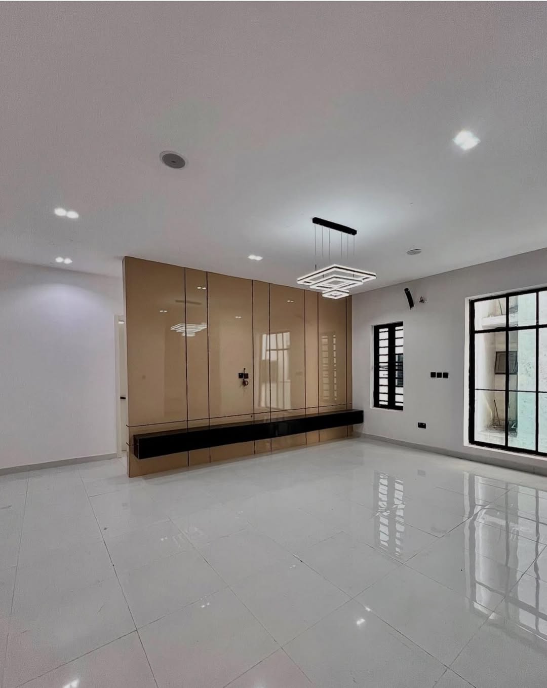 Prime Lekki 2-Bed: High-Yield Shortlet Gem