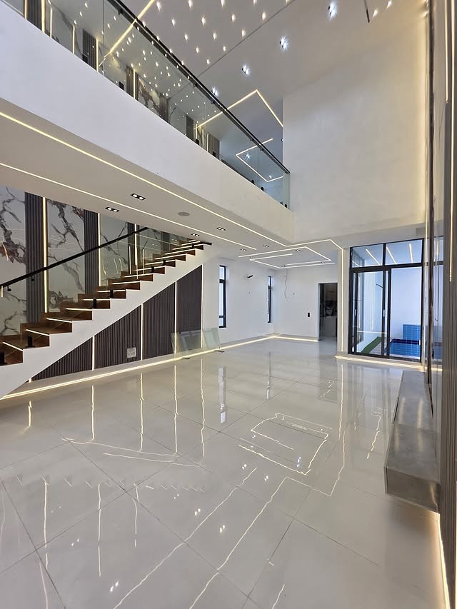 Luxury 5-Bed Smart Dulex with Pool in Ajah