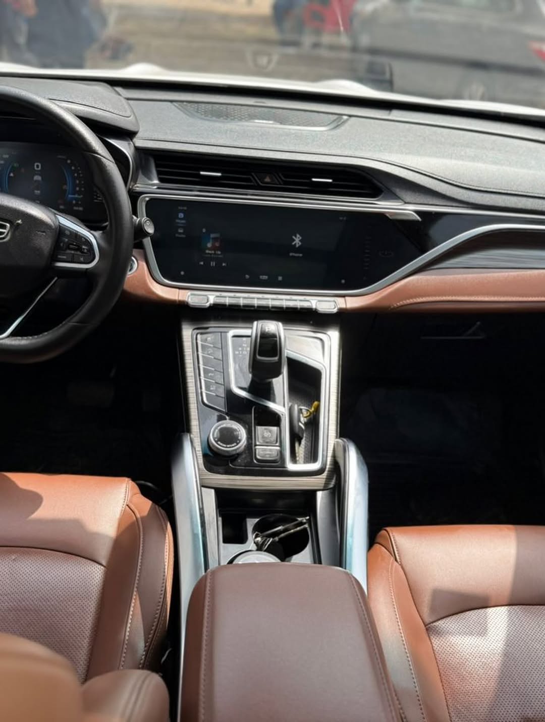 2021 Geely Azkarra: Luxury Tech & Panoramic Views