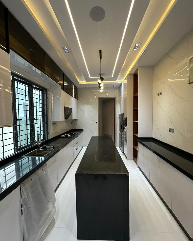 Luxury 6-Bed Dulex with Pool in Lekki Phase 1