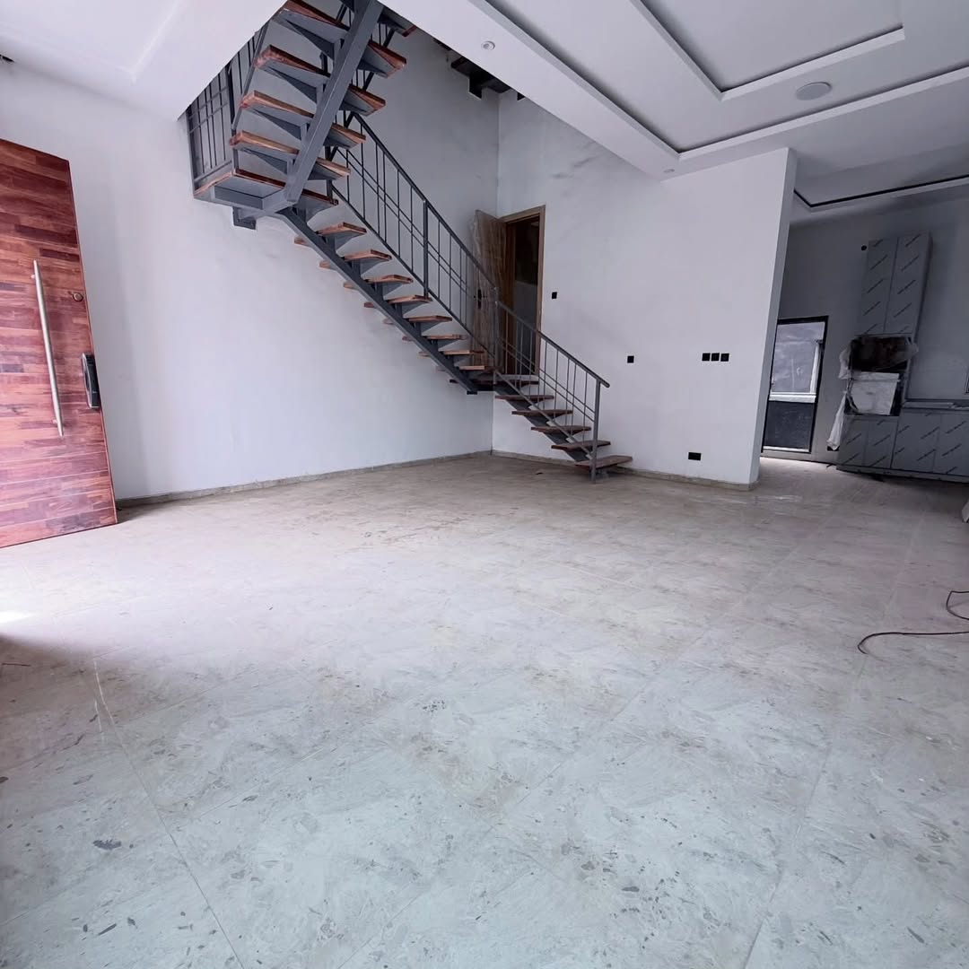 Spacious 4-Bedroom Duplex with Rooftop Oasis in Prime Ikate