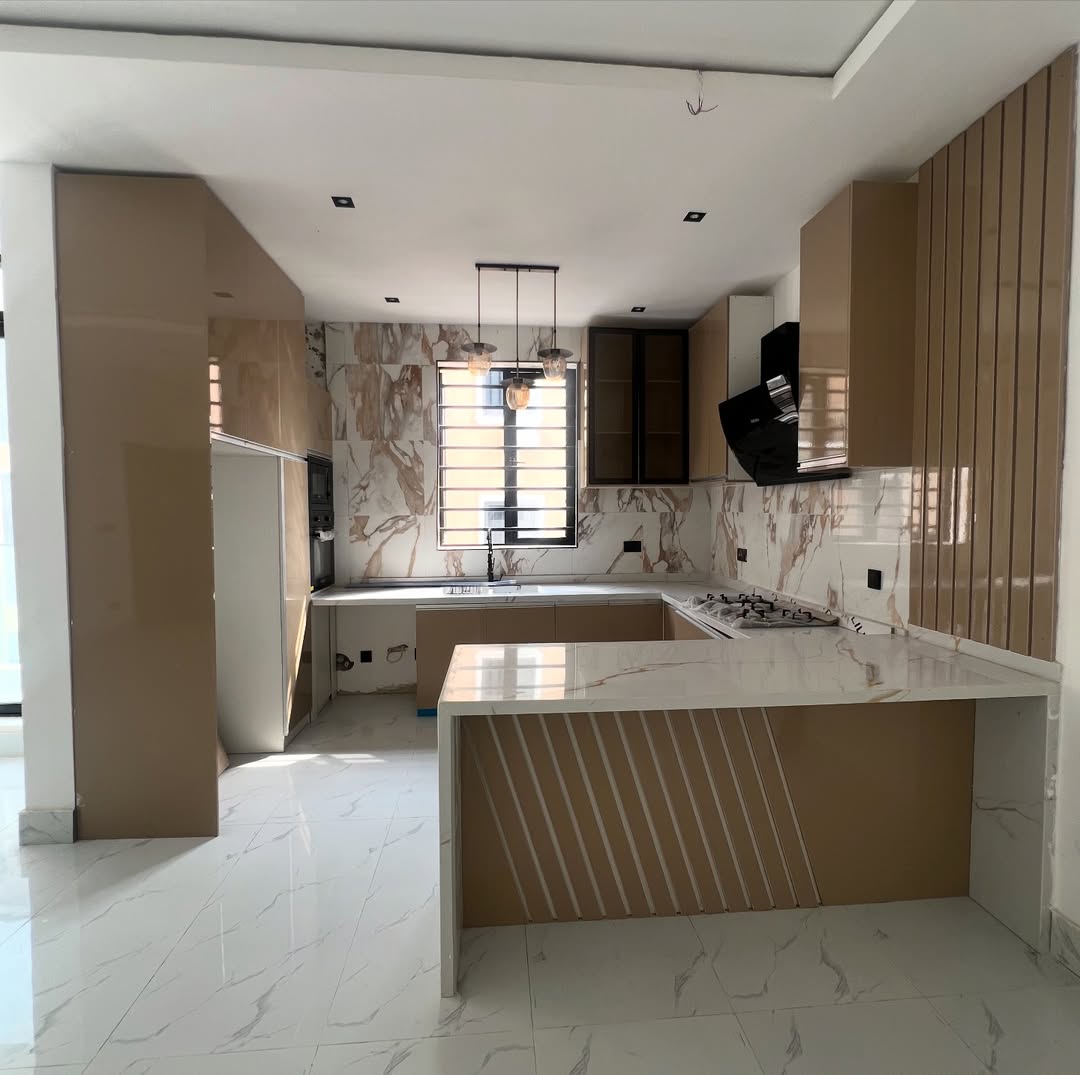 Prime Lekki Phase 1 Gem: Spacious 2-Bedroom Haven