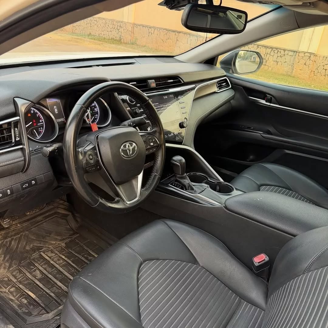 2018 Camry SE: Keyless & Wireless Charging