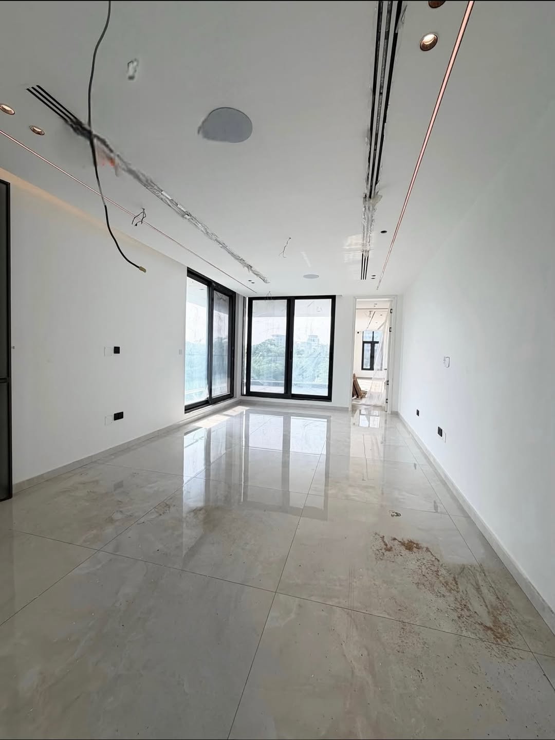 Banana Island Grandeur: 5-Bed Duplex with Pool & Cinema