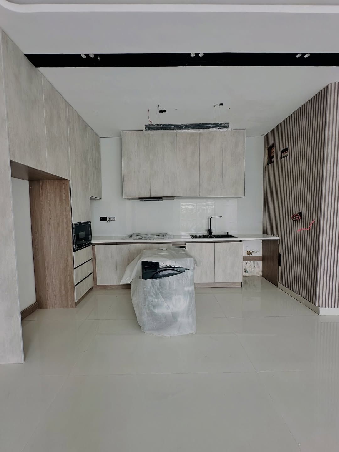 Lekki’s Finest 2-Bed Haven: Pool, Gym & Elevator