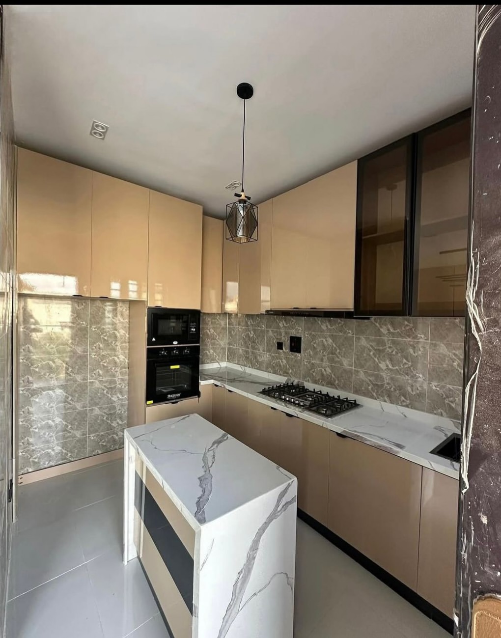 Lekki’s Newest Gem: 2-Bed Ensuite with Walk-In Closet