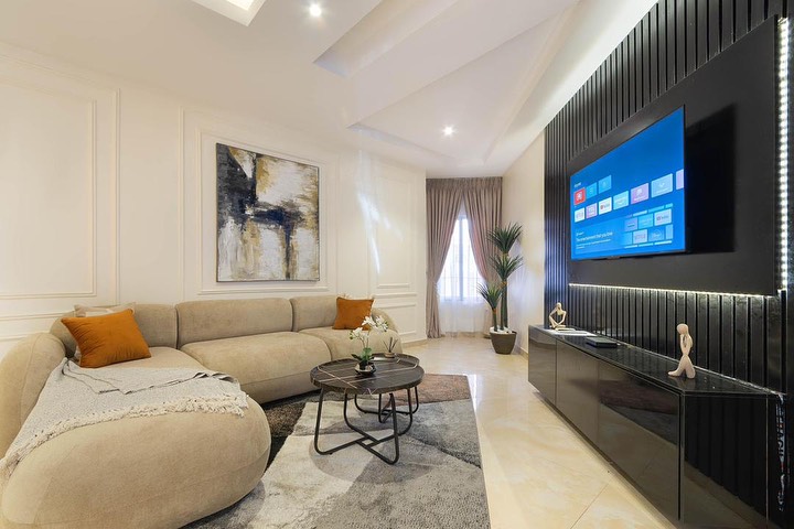 Lekki Phase 1 Oasis: Serene 1BR with 24/7 Power & WiFi